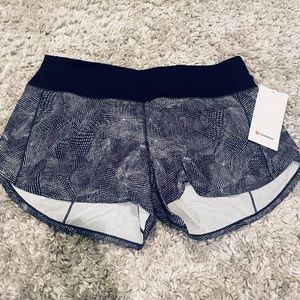 NWT - Lululemon Speed Up MR Short 4" - Sz 10